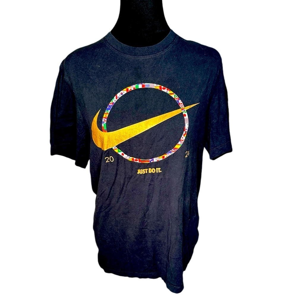 Nike World Flags 2020 Olympics T-Shirt
Size: Men’s Small